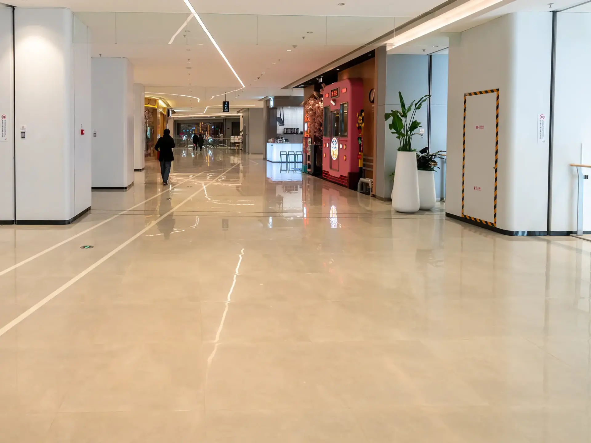 Floor in shopping mall